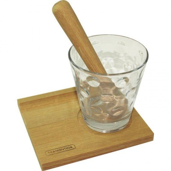 CONJUNTO DE TABUA DE MADEIRA GOIABAO RETN P CAIPIRINHA COM COPO E AMASSADOR NATURAL TRAMONTINA