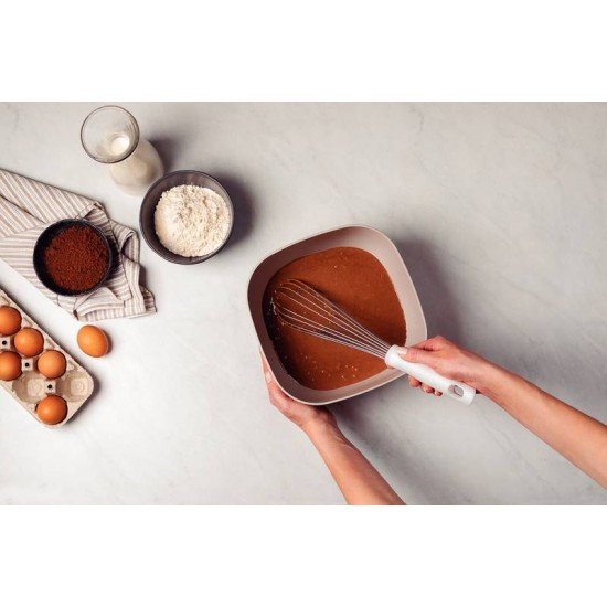 BATEDOR MANUAL TRAMONTINA PROFISSIONAL EM AÇO INOX COM CABO EM POLIPROPILENO BRANCO 35 CM