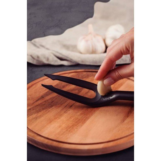 GARFO TRINCHANTE TRAMONTINA VERANO COM BOJO EM NYLON E CABO DE POLIPROPILENO CINZA