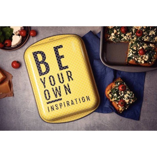 ASSADEIRA FUNDA TRAMONTINA POWER UP EM ALUMÍNIO COM REVESTIMENTO INTERNO ANTIADERENTE STARFLON MAX E EXTERNO DE POLIÉSTER AMARELO 34 CM 4,9 L