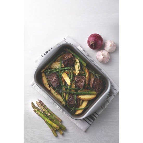 ASSADEIRA FUNDA FORMIA EM ALUMINIO E EXTERNO ANTIADERENTE STARFLON MAX PRETO 28 CM 3,3 L TRAMONTINA