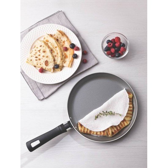 PANQUEQUEIRA FORMIA EM ALUMINIO E EXTERNO ANTIADERENTE STARFLON MAX PRETO 22 CM 0,6 L TRAMONTINA