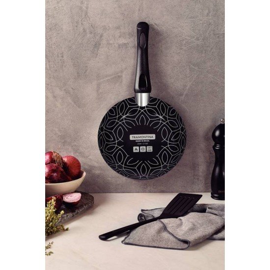 FRIGIDEIRA TRAMONTINA PARIS EM ALUMÍNIO COM REVESTIMENTO INTERNO EM ANTIADERENTE STARFLON MAX E EXTERNO SILICONADO PRETO COM ESPÁTULA 24 CM 1,2 L