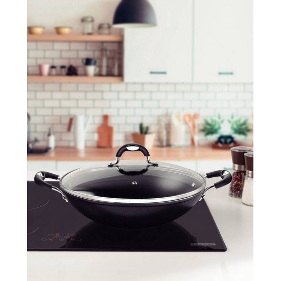 WOK TRAMONTINA MÔNACO INDUCTION EM ALUMÍNIO COM REVESTIMENTO INTERNO E EXTERNO ANTIADERENTE STARFLON PREMIUM PRETO COM TAMPA DE VIDRO 32 CM 4,5 L