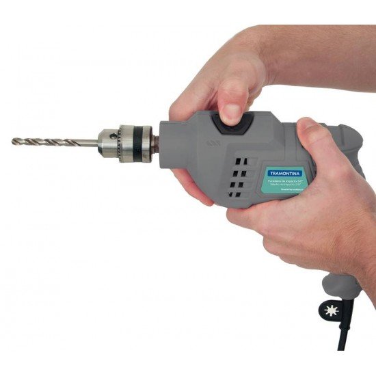 FURADEIRA DE IMPACTO 500 W 3/8 TRAMONTINA PARA USO DOMÉSTICO COM SISTEMA DE REVERSÃO E BOTÃO PARA TRAVAMENTO DE GATILHO 220V 