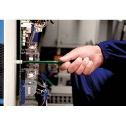 CHAVE DE FENDA ISOLADA PONTA CRUZADA EM ACO CROMO VANADIO 3X150 MM (1 8X6) TRAMONTINA