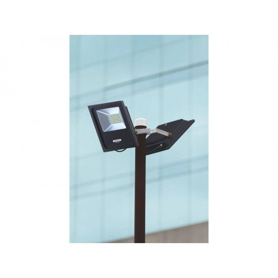 REFLETOR DE LED 30W-6500K CORPO EM ALUMINIO E FRONTAL EM VIDRO TRAMONTINA