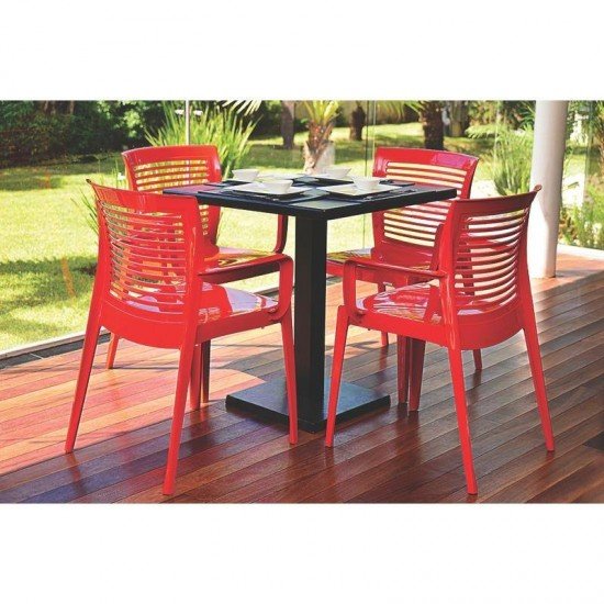 CADEIRA PLASTICA MONOBLOCO COM BRACOS VICTORIA PRETA ENCOSTO VAZADO HORIZONTAL