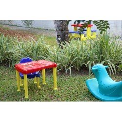 CADEIRA PLASTICA MONTAVEIS NAS CORES AZUL E AMARELA TRAMONTINA