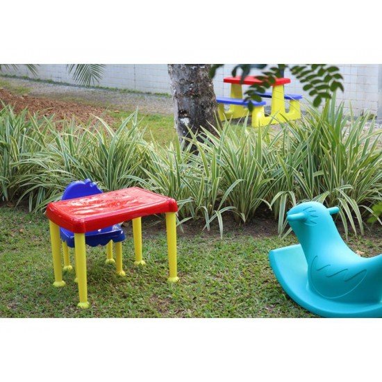 CONJ INF DE 1 MESA E 1 CAD PLASTICA MONTAVEIS MONSTER NAS CORES VERMELHA. AZUL E AMARELA TRAMONTINA