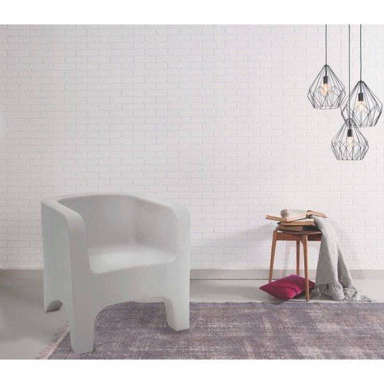 POLTRONA TONIC BRANCA EM POLIETILENO TRAMONTINA