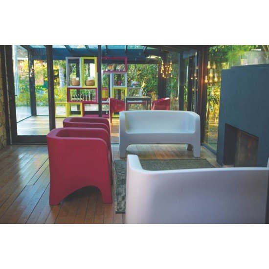 POLTRONA TONIC MARSALA EM POLIETILENO TRAMONTINA