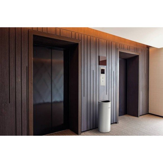 LIXEIRA EM AÇO INOX TRAMONTINA UDINE 30 L COM TAMPA MEIA LUA E ACABAMENTO SCOTCH BRITE